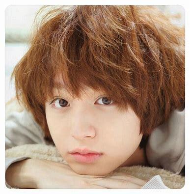 伊野尾慧 ベージュ.jpg